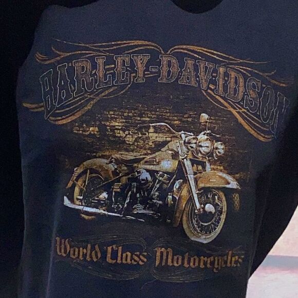 Woman’s HD tee in size Med - Picture 2 of 11